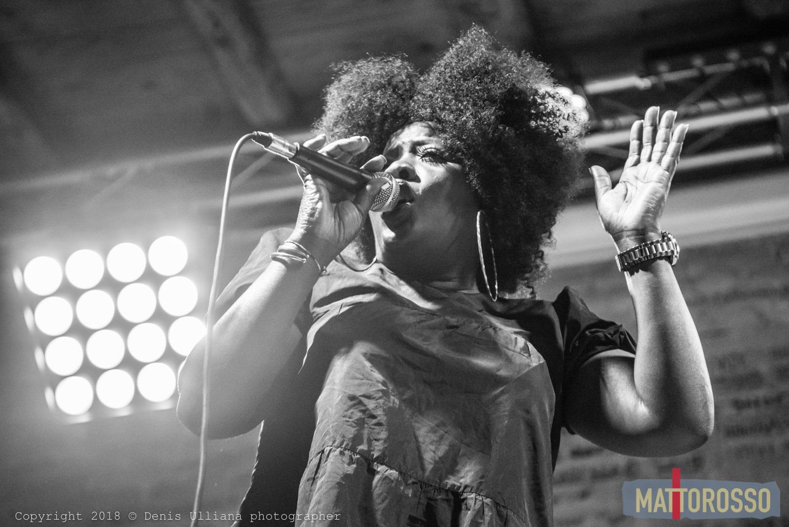 JENNIFER PHILLIPS (UK)